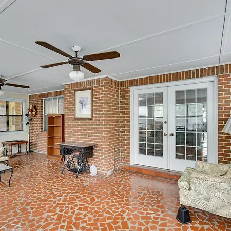Spacious Downtown Montgomery Home With Yard, Patio! Exterior foto