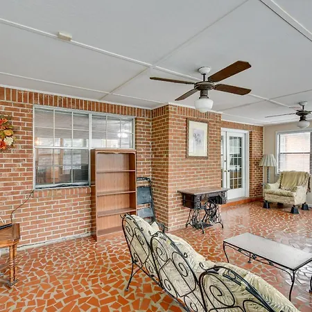 Spacious Downtown Montgomery Home With Yard, Patio! Exterior foto