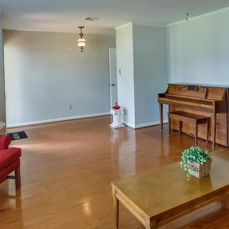 Spacious Downtown Montgomery Home With Yard, Patio! Exterior foto