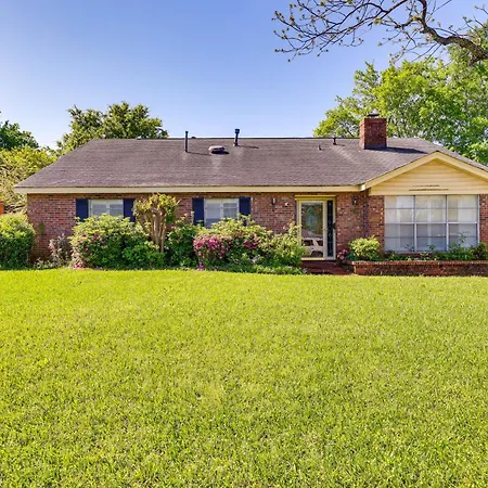 Spacious Downtown Montgomery Home With Yard, Patio! Exterior foto