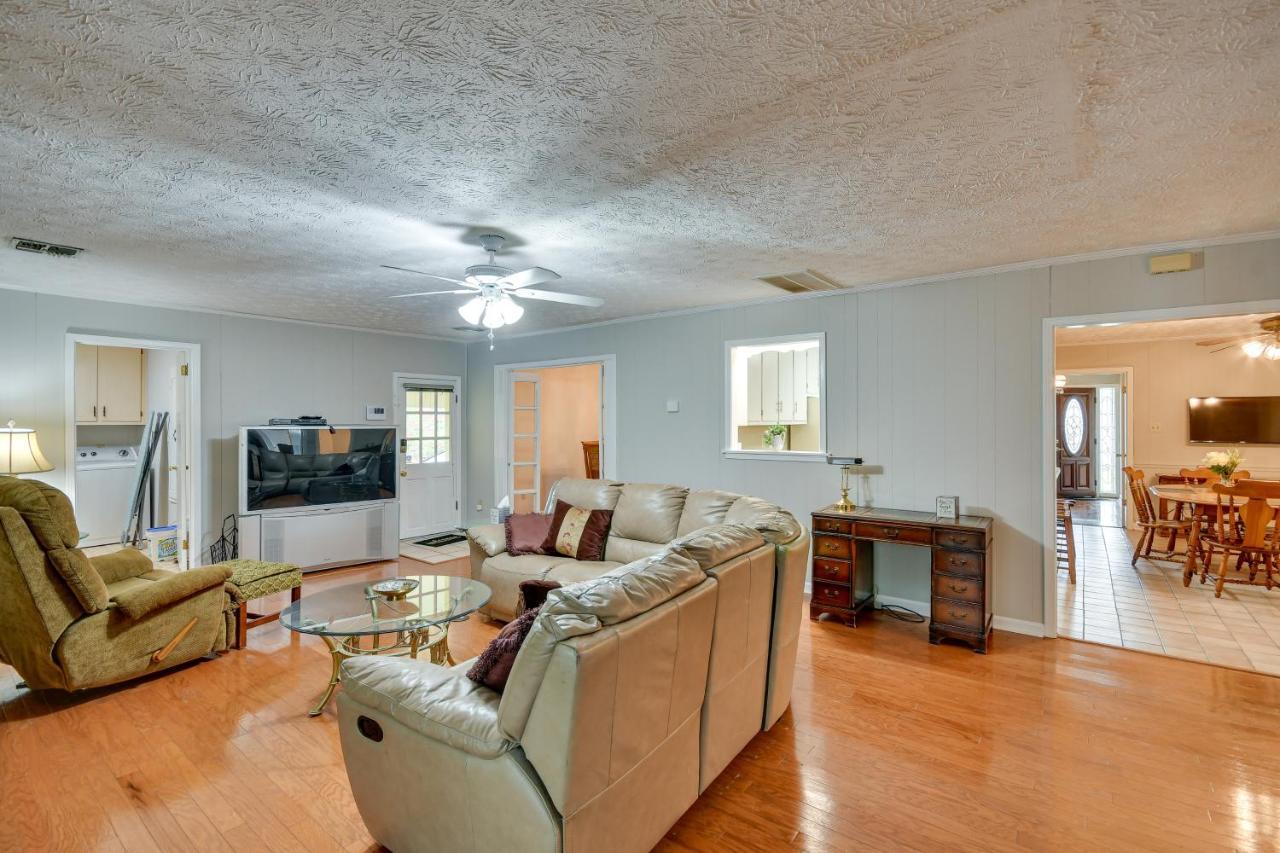 Spacious Downtown With Yard, Patio! Holiday home *