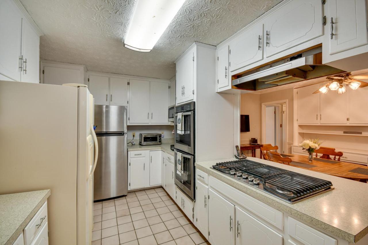 Holiday home Spacious Downtown With Yard, Patio! *
