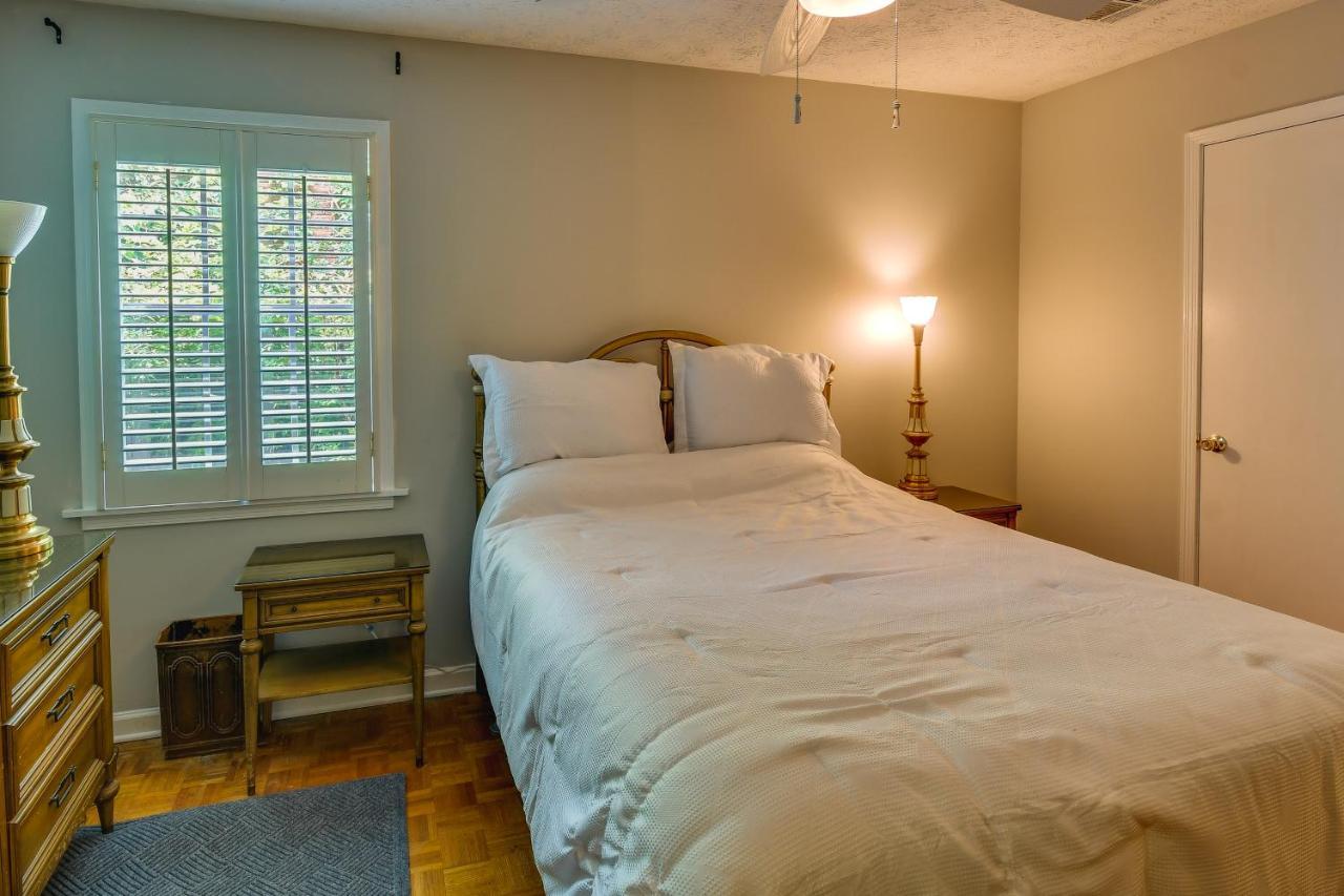 Spacious Downtown With Yard, Patio!