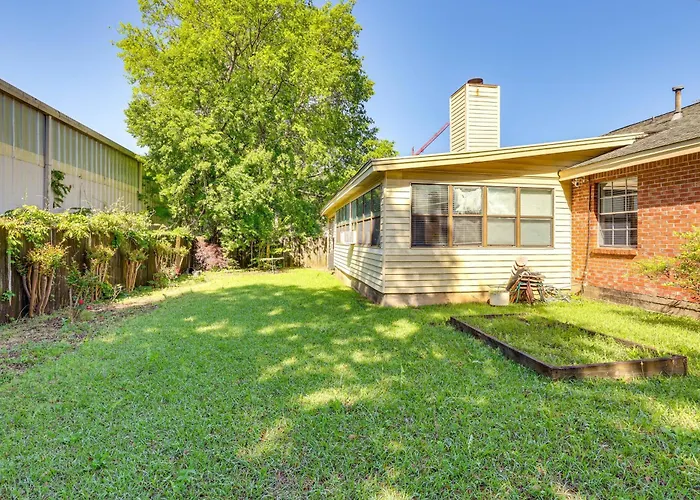 Spacious Downtown Montgomery Home With Yard, Patio!