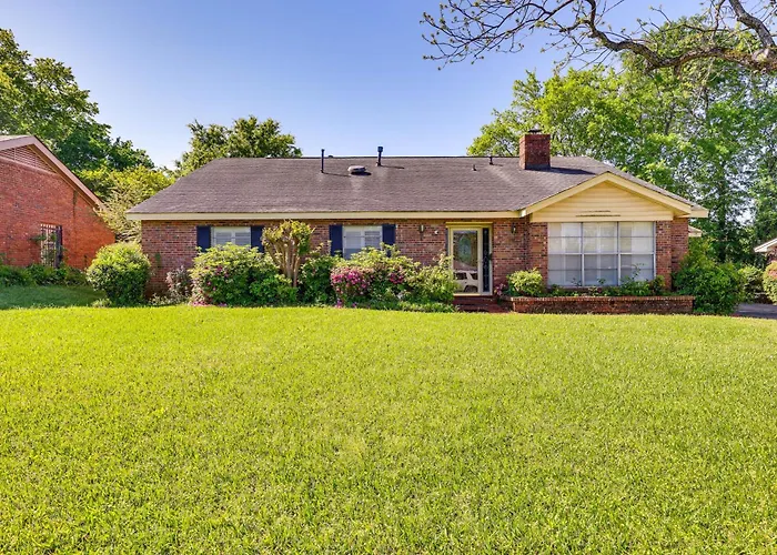 Spacious Downtown Montgomery Home With Yard, Patio!