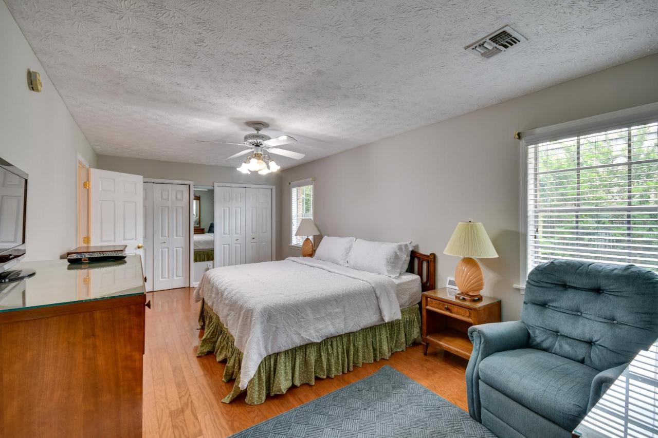 Spacious Downtown With Yard, Patio! *