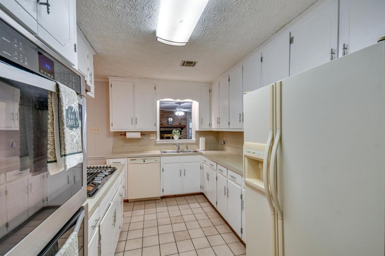 Spacious Downtown With Yard, Patio! Montgomery