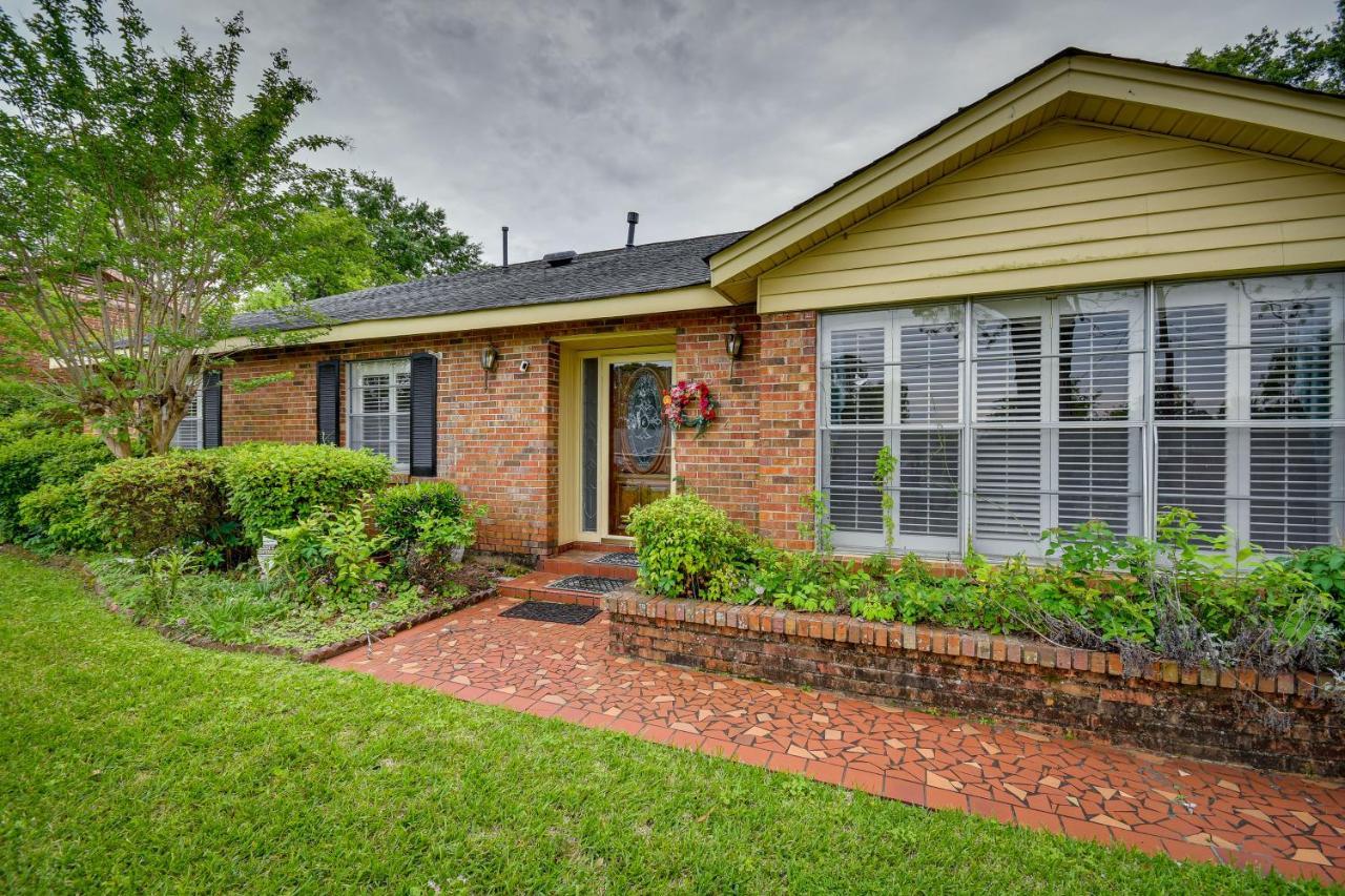 Spacious Downtown With Yard, Patio! *