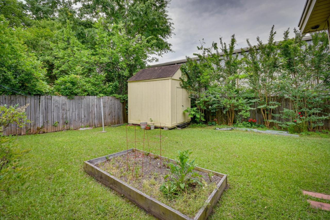 Holiday home Spacious Downtown With Yard, Patio! *