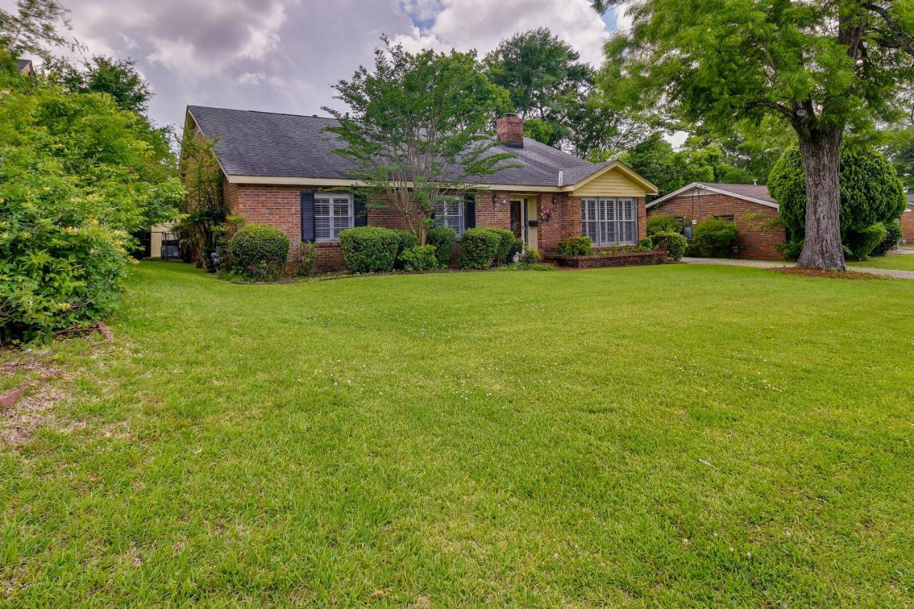 Spacious Downtown With Yard, Patio!
