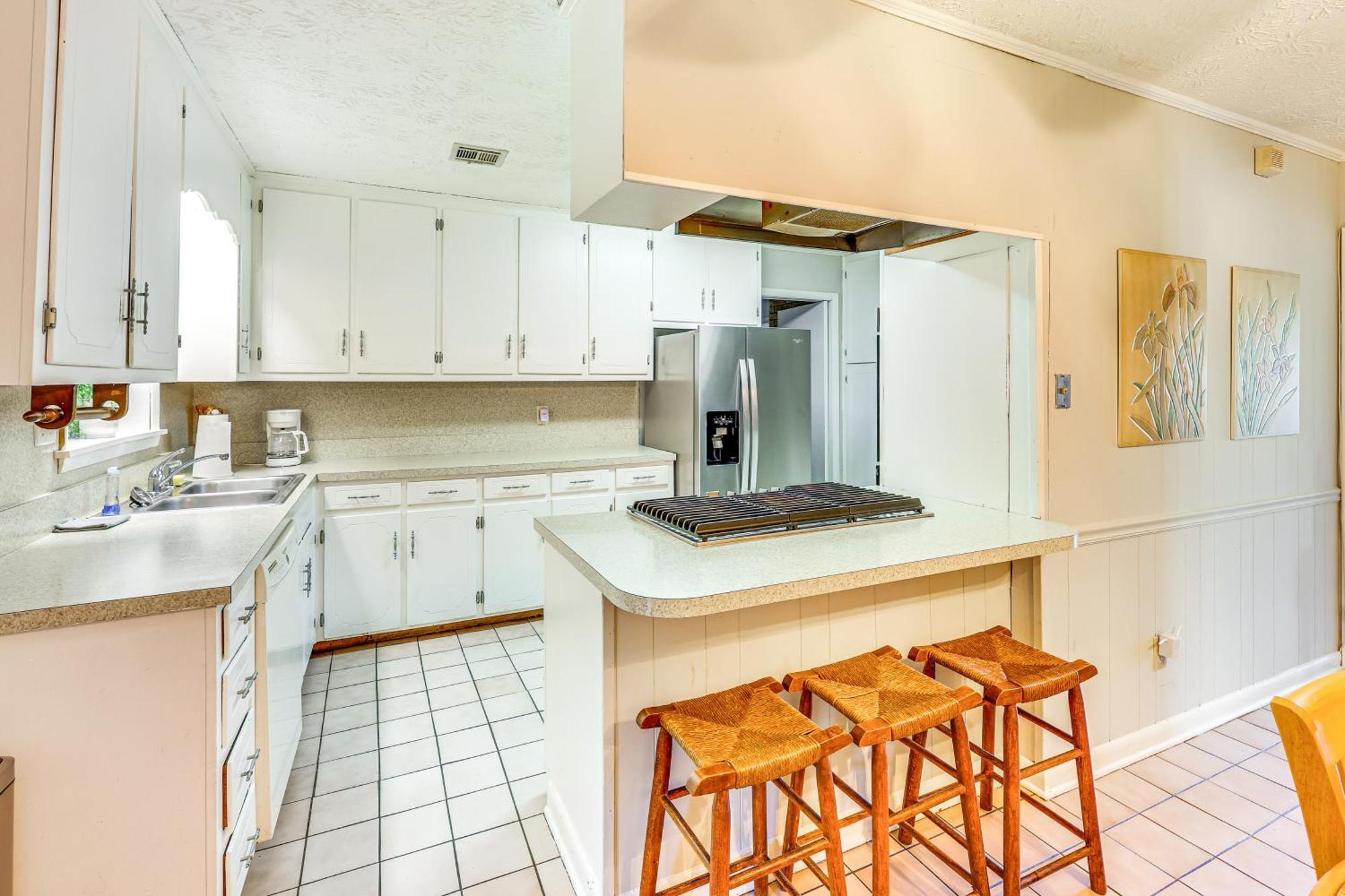 Holiday home Spacious Downtown With Yard, Patio!