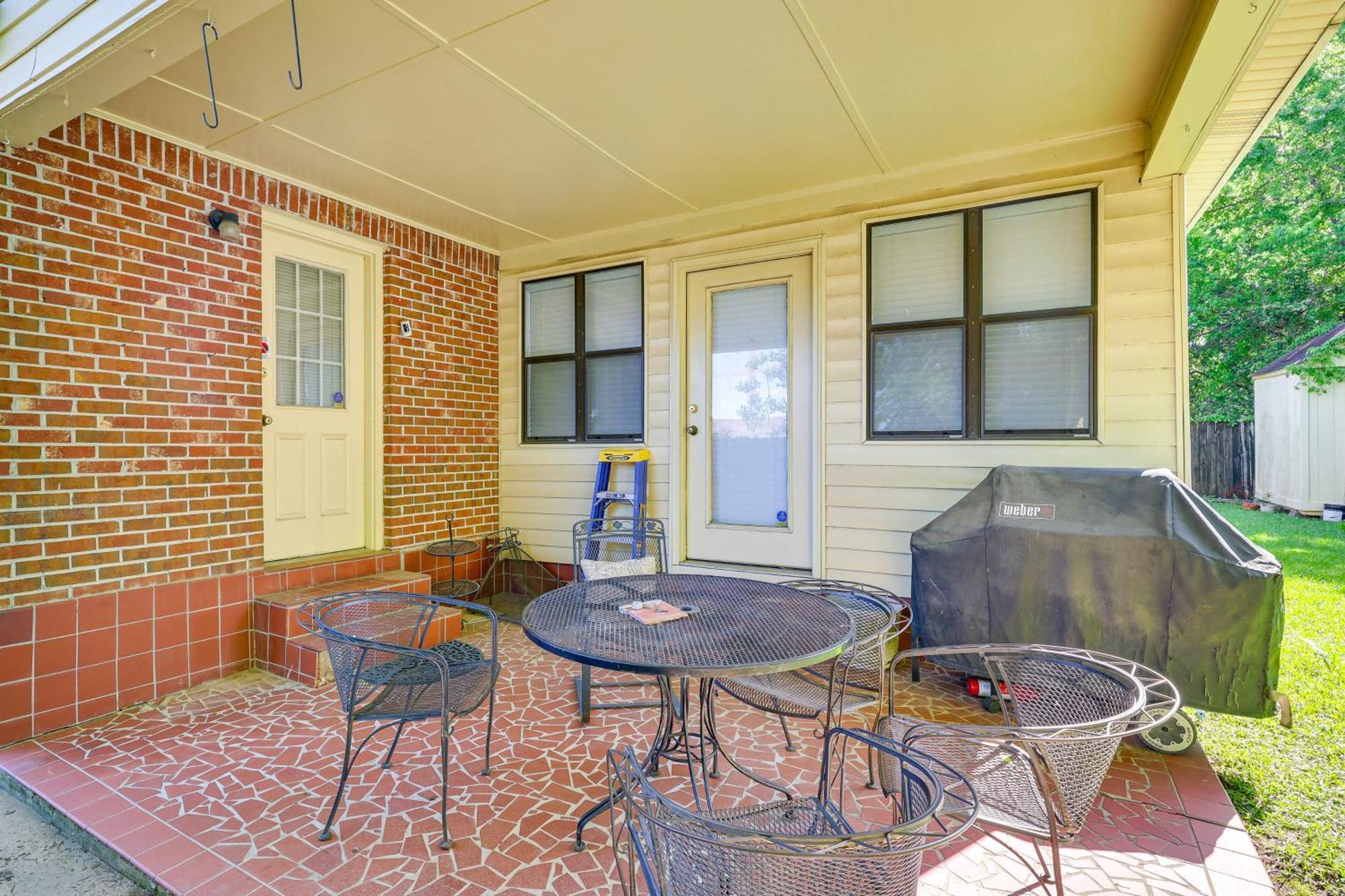 Holiday home Spacious Downtown With Yard, Patio! Montgomery
