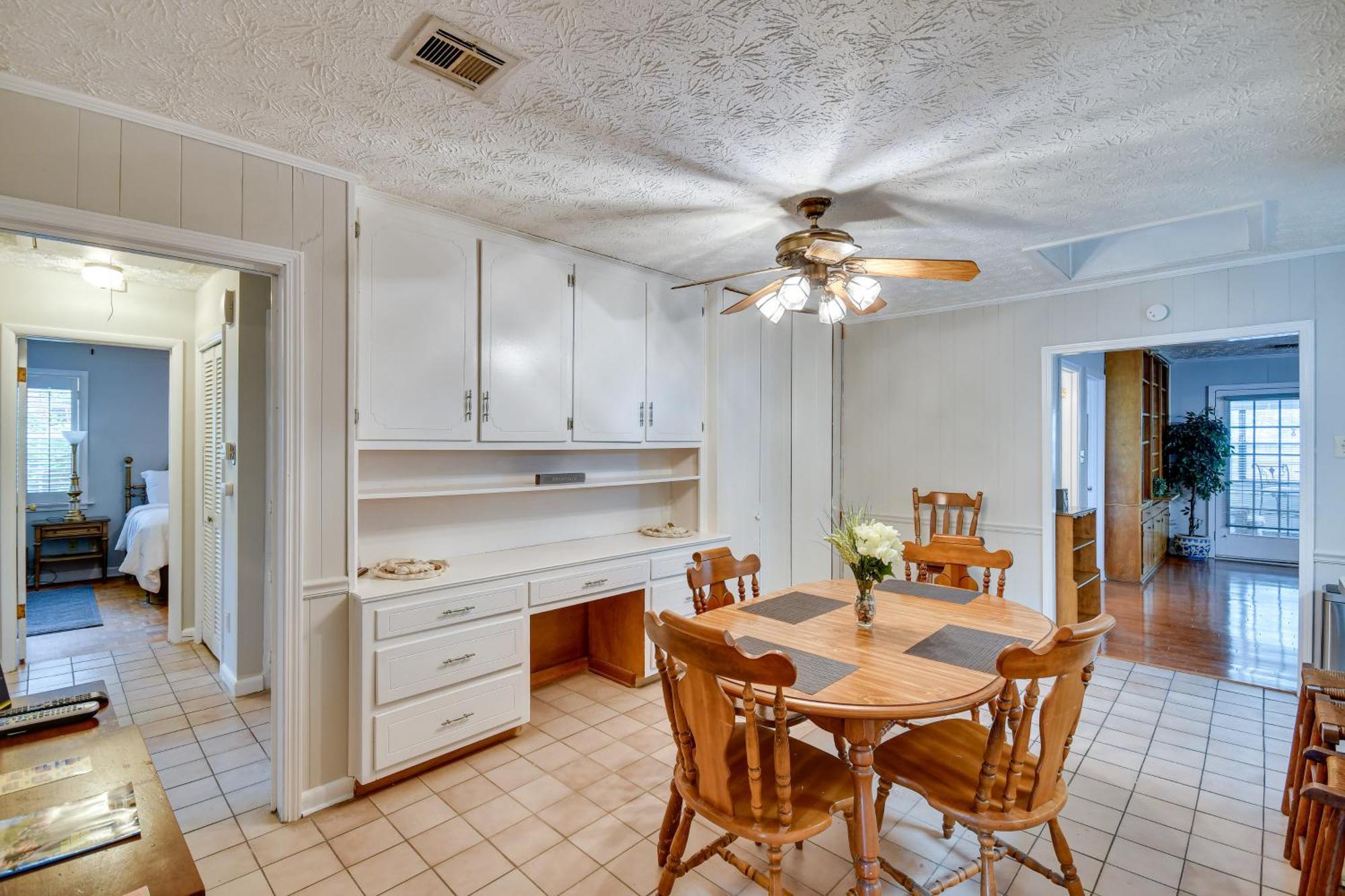 Spacious Downtown With Yard, Patio! Montgomery